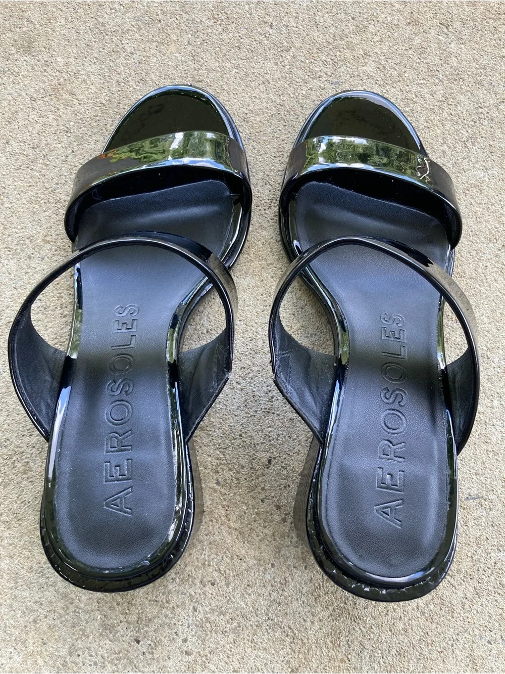 AEROSOLES sleek black
